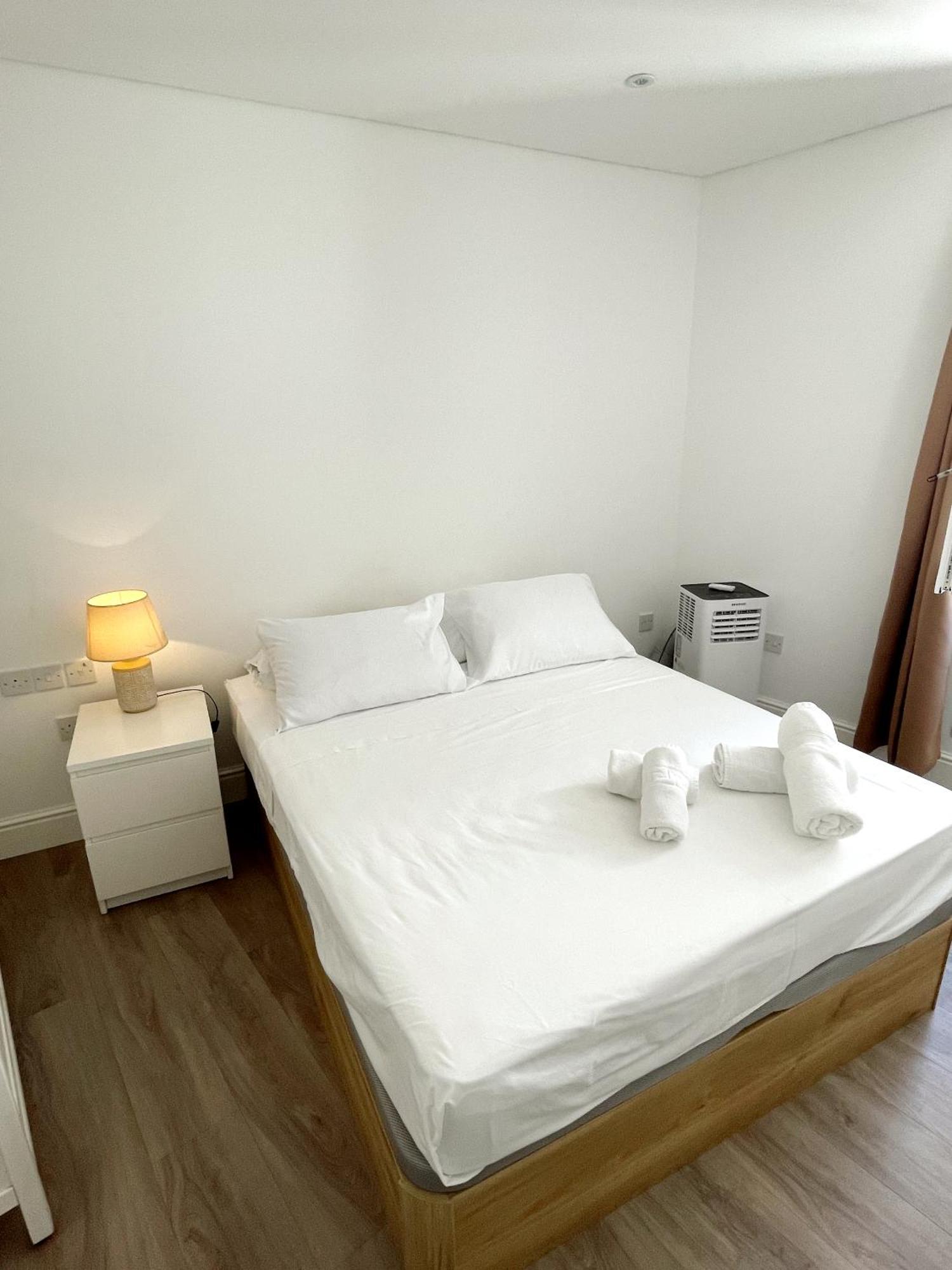 Deluxe City Centre Two Bedroom - Grand Central House Cebelitarık Dış mekan fotoğraf