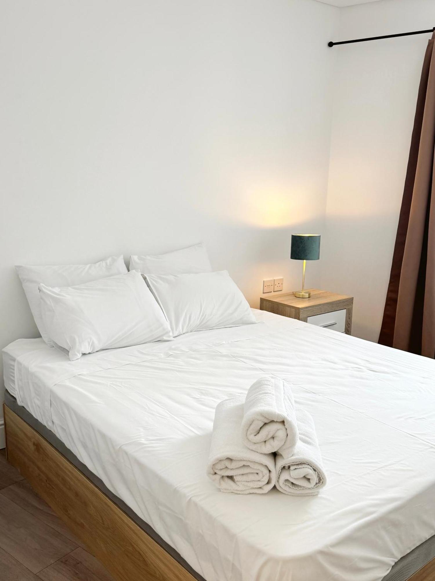Deluxe City Centre Two Bedroom - Grand Central House Cebelitarık Dış mekan fotoğraf