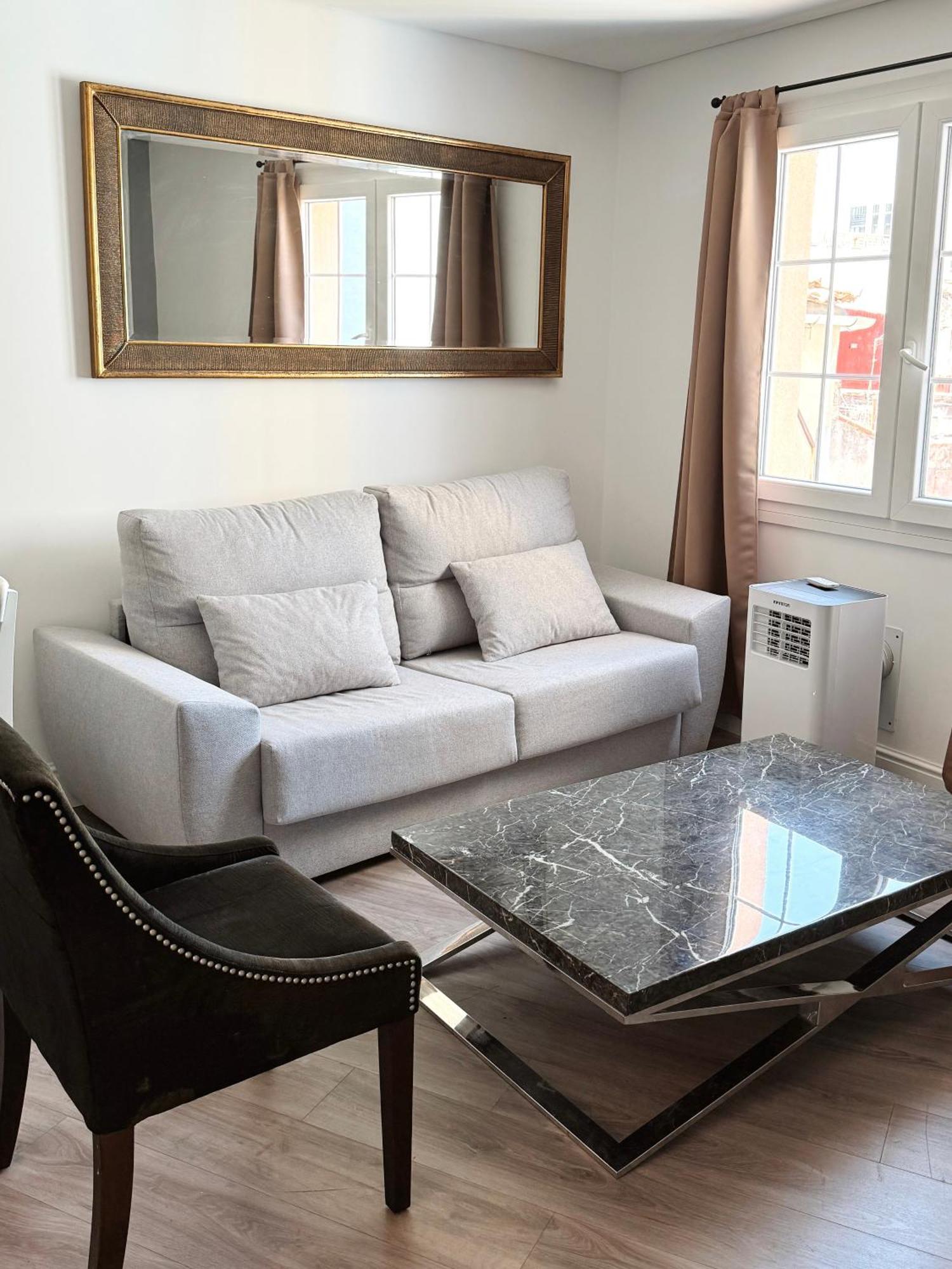 Deluxe City Centre Two Bedroom - Grand Central House Cebelitarık Dış mekan fotoğraf
