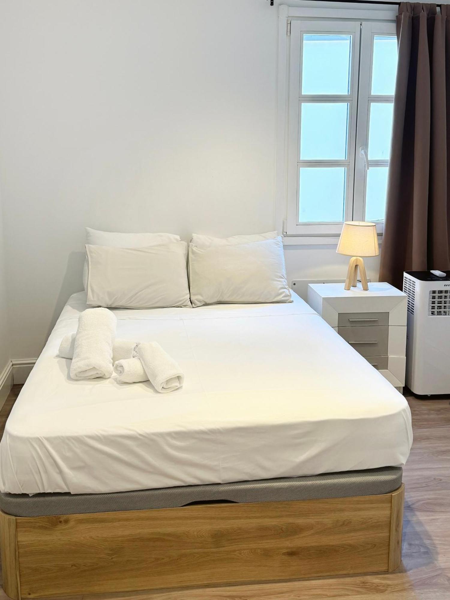 Deluxe City Centre Two Bedroom - Grand Central House Cebelitarık Dış mekan fotoğraf