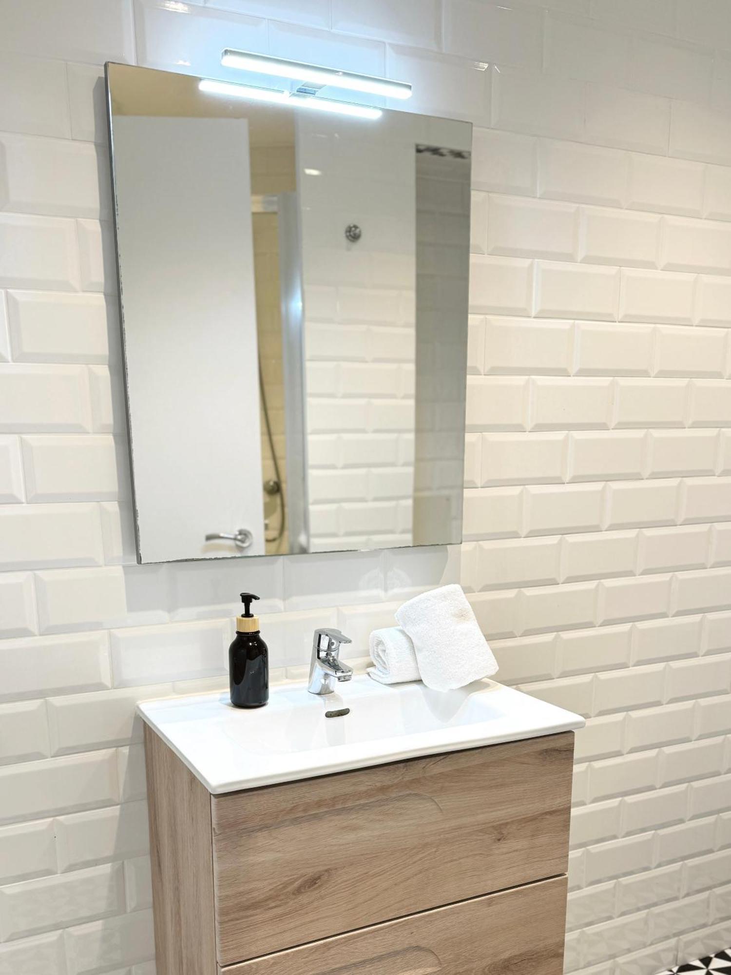Deluxe City Centre Two Bedroom - Grand Central House Cebelitarık Dış mekan fotoğraf
