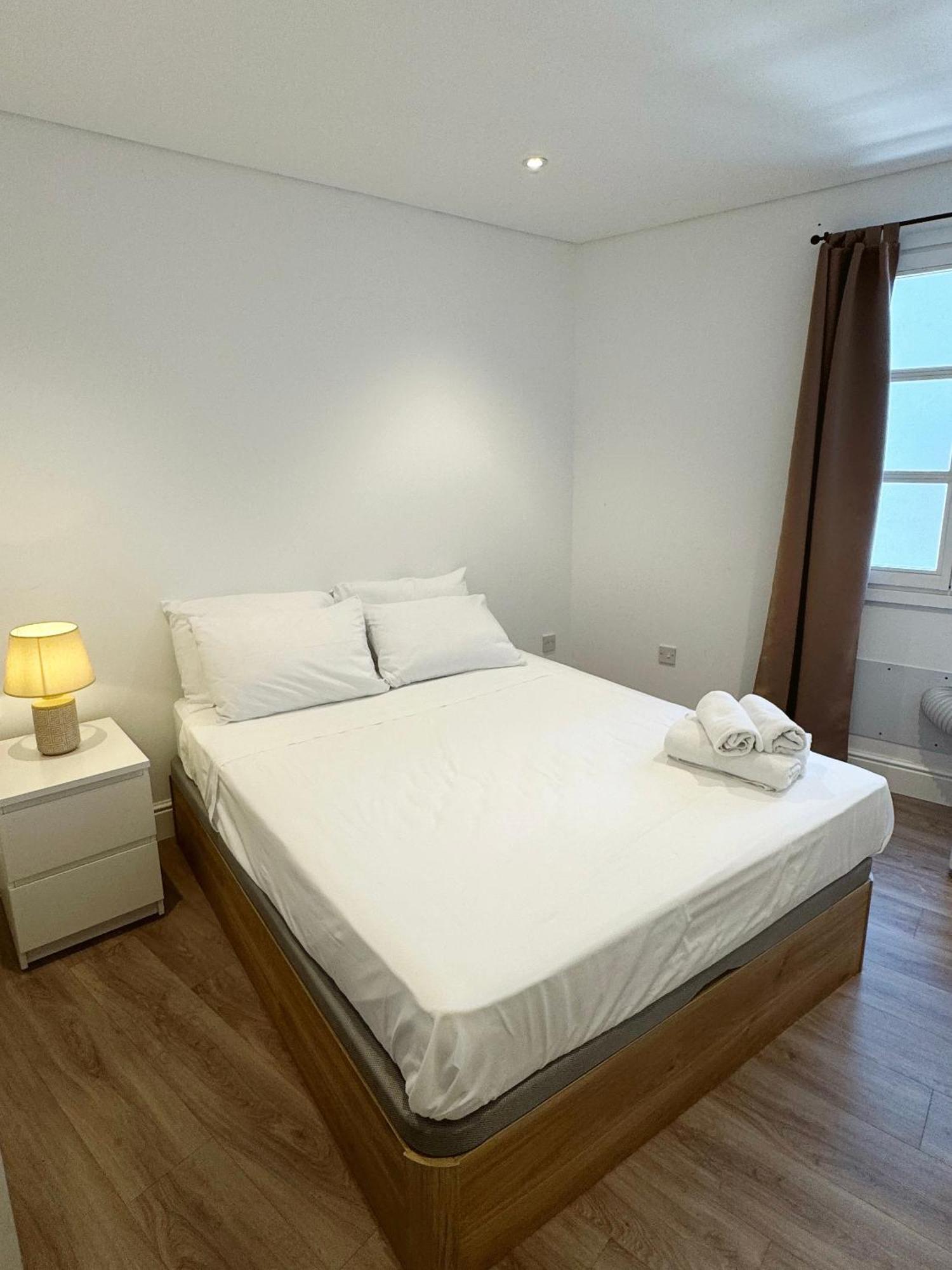 Deluxe City Centre Two Bedroom - Grand Central House Cebelitarık Dış mekan fotoğraf