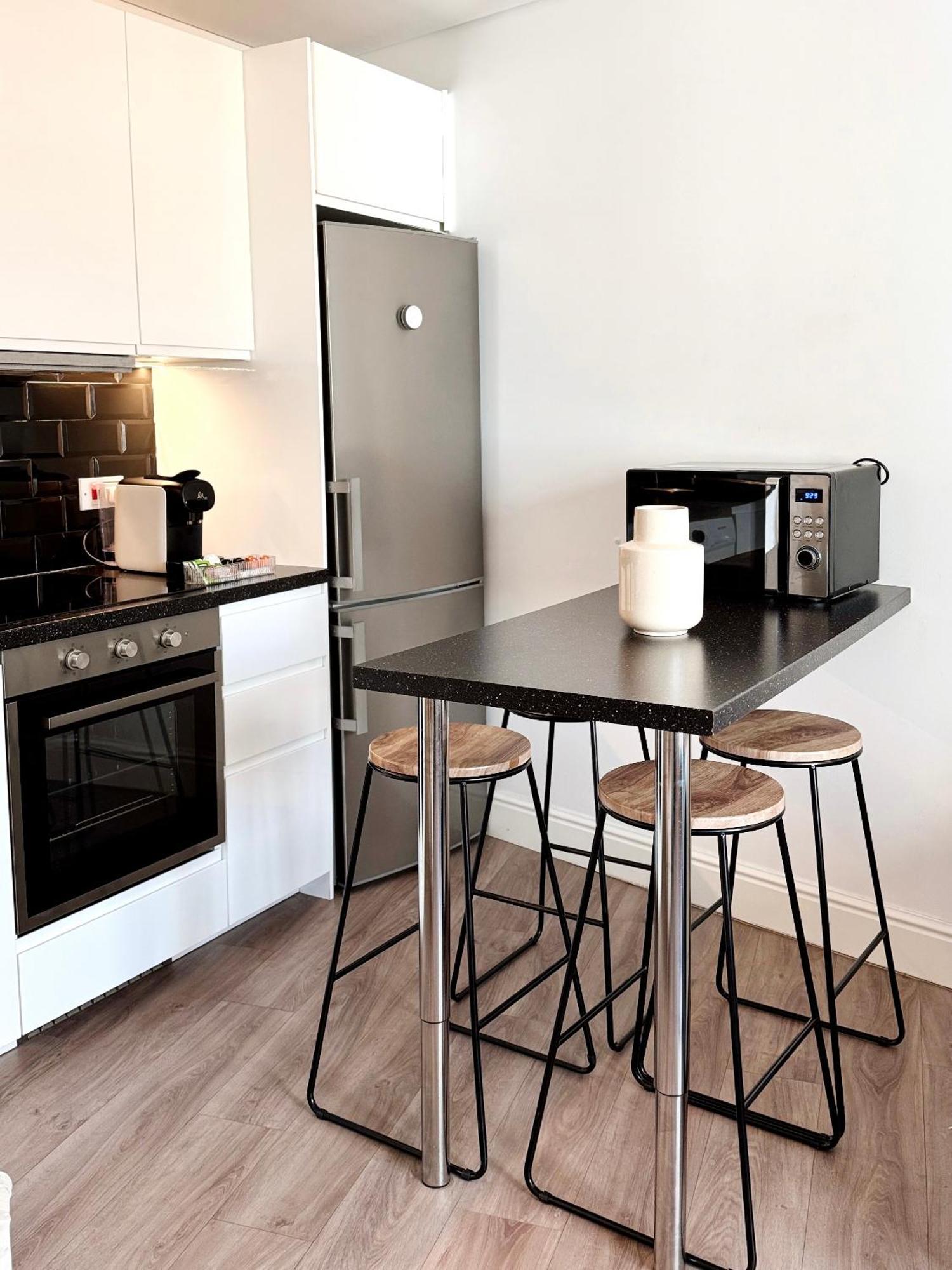 Deluxe City Centre Two Bedroom - Grand Central House Cebelitarık Dış mekan fotoğraf