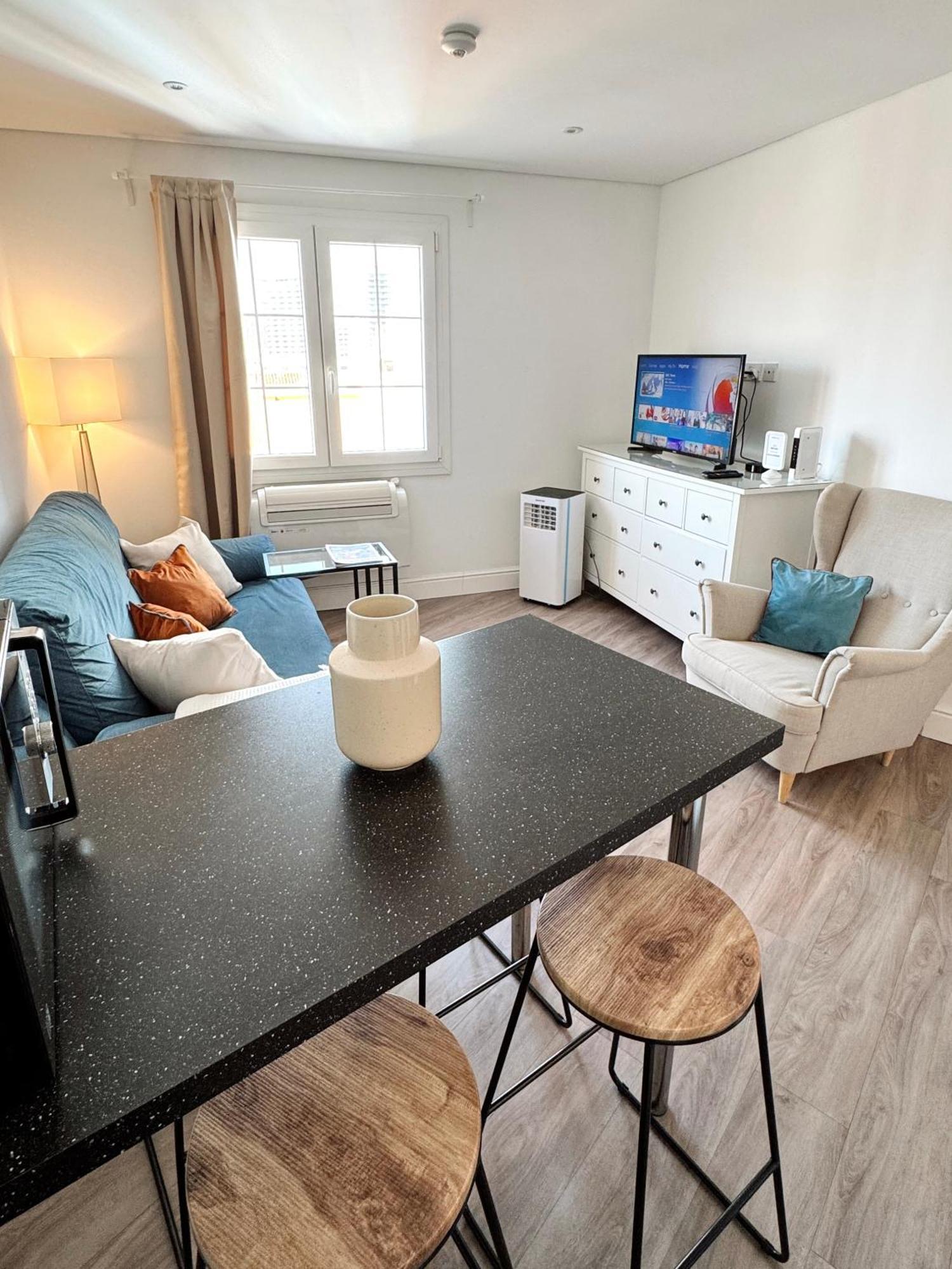 Deluxe City Centre Two Bedroom - Grand Central House Cebelitarık Dış mekan fotoğraf
